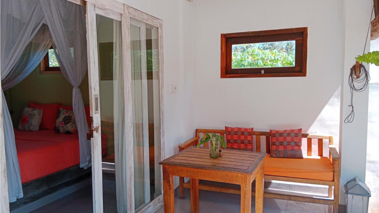 Black Sand Hostel Amed Exterior photo