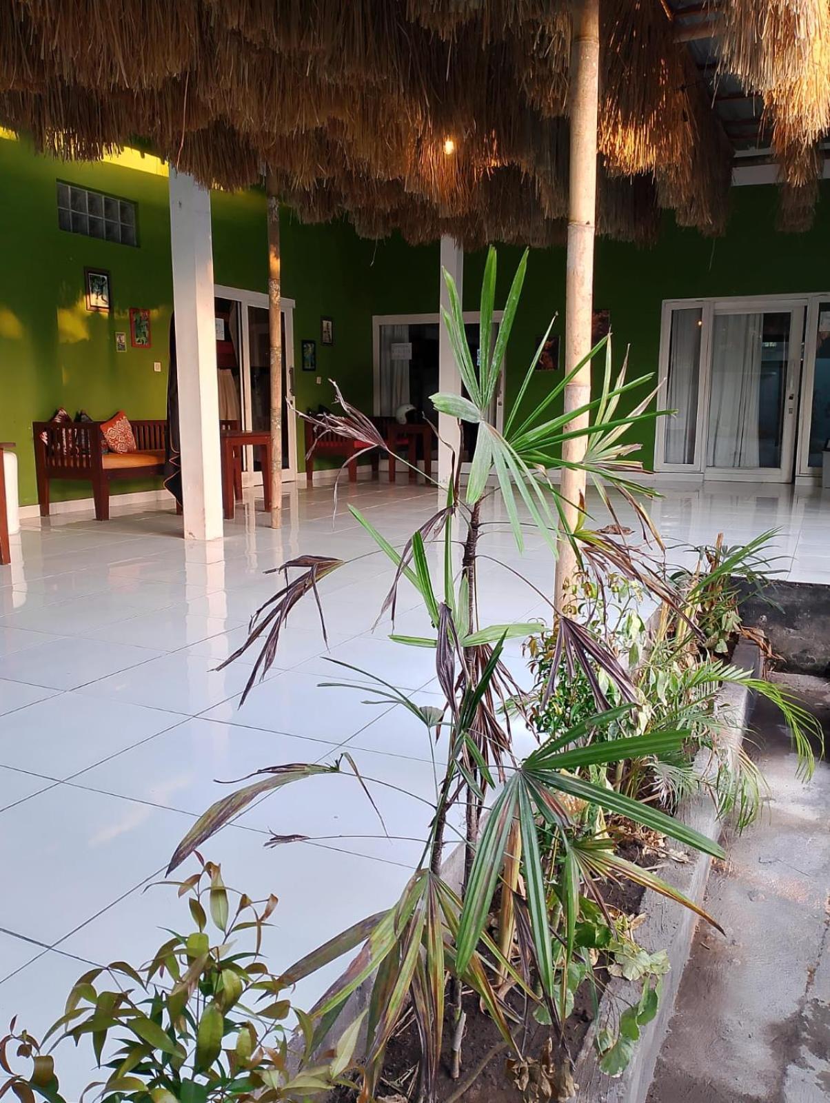 Black Sand Hostel Amed Exterior photo