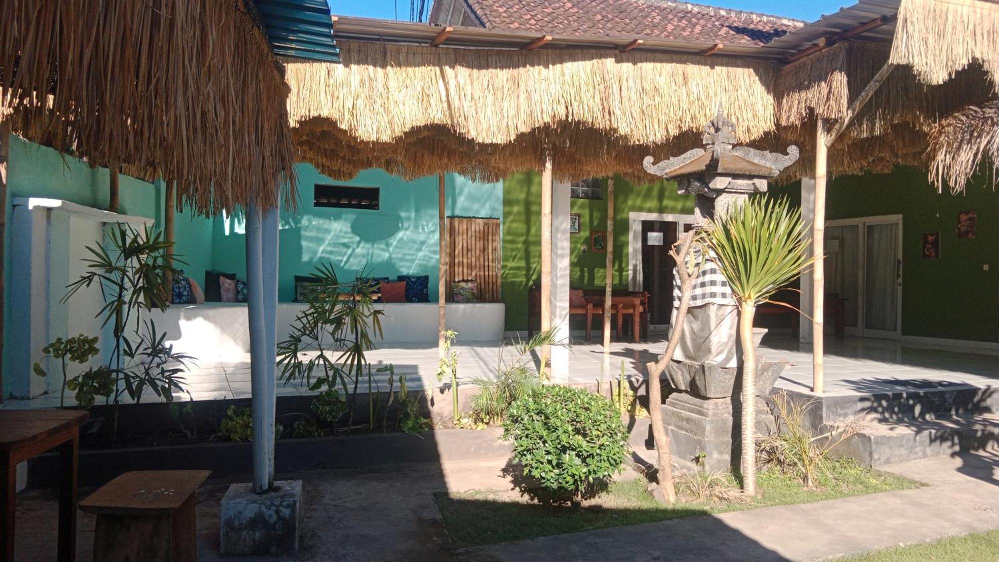 Black Sand Hostel Amed Exterior photo
