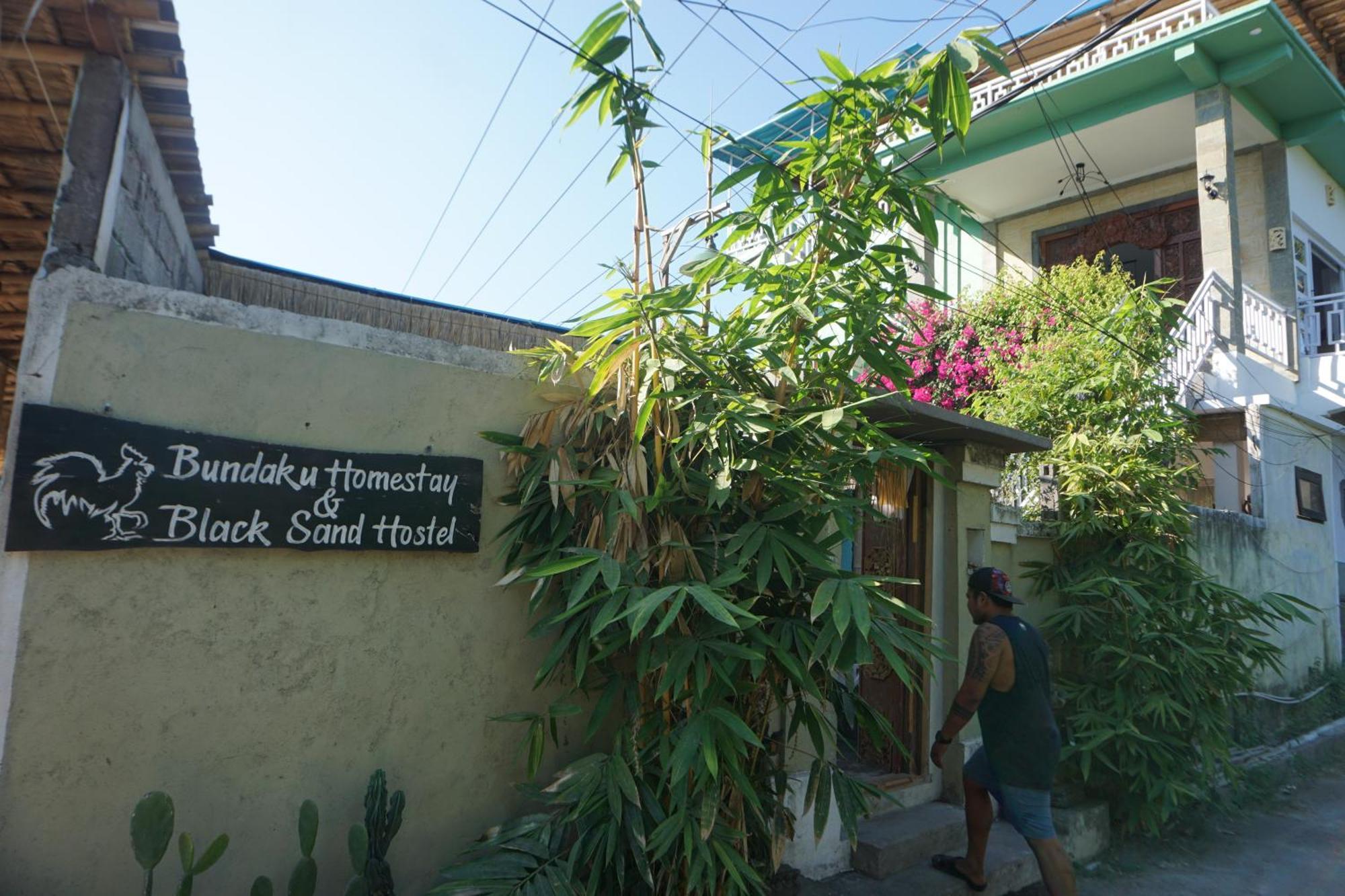 Black Sand Hostel Amed Exterior photo