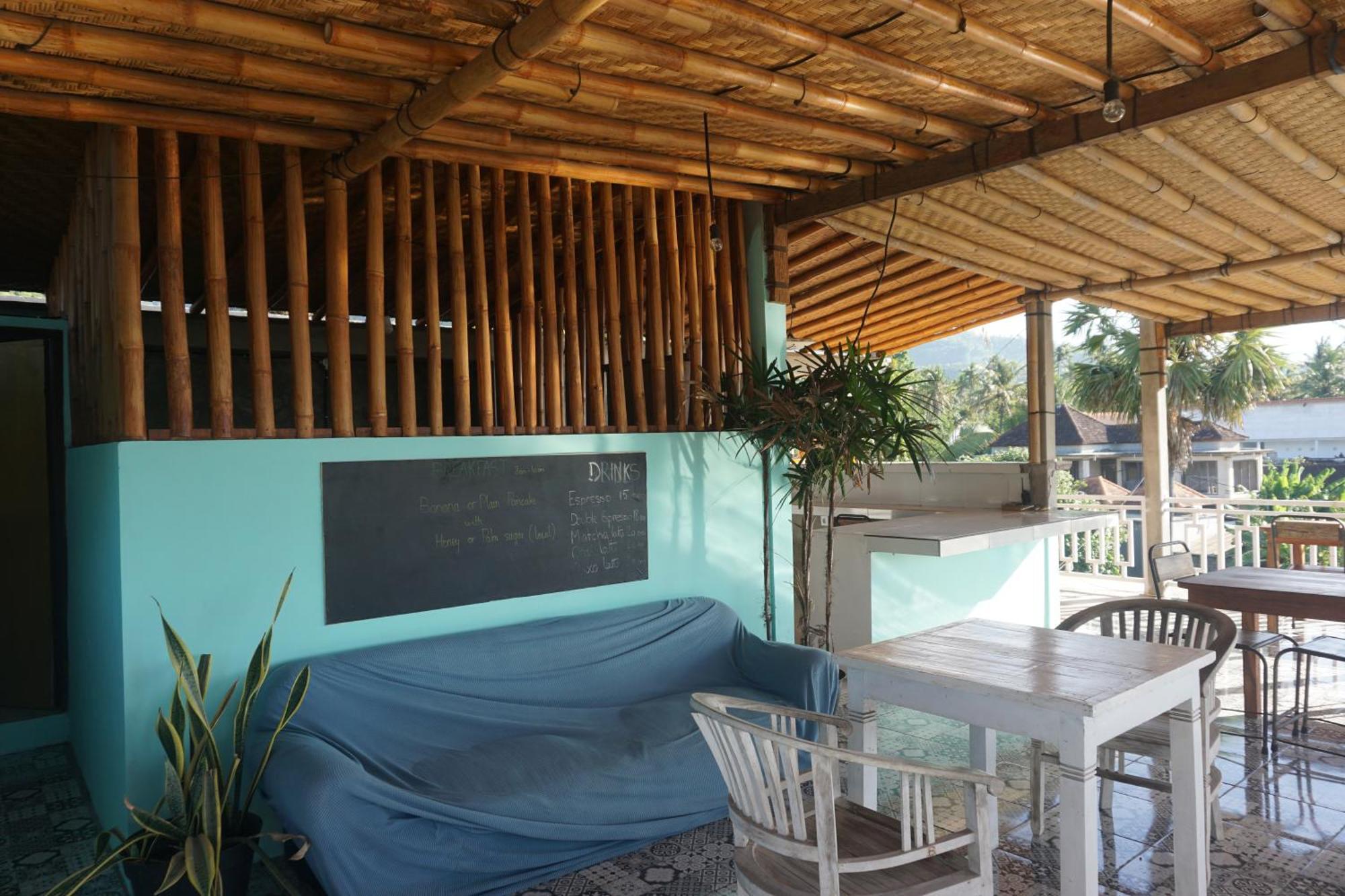 Black Sand Hostel Amed Exterior photo