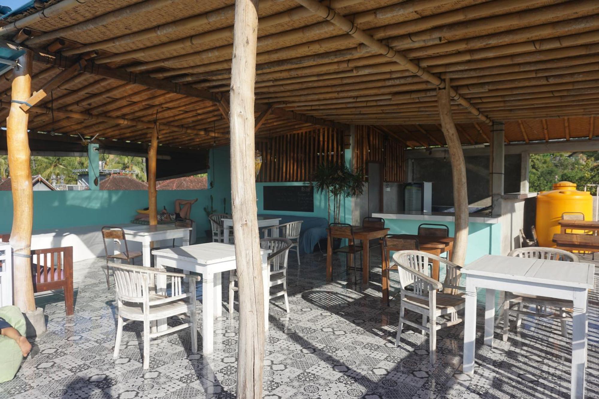 Black Sand Hostel Amed Exterior photo
